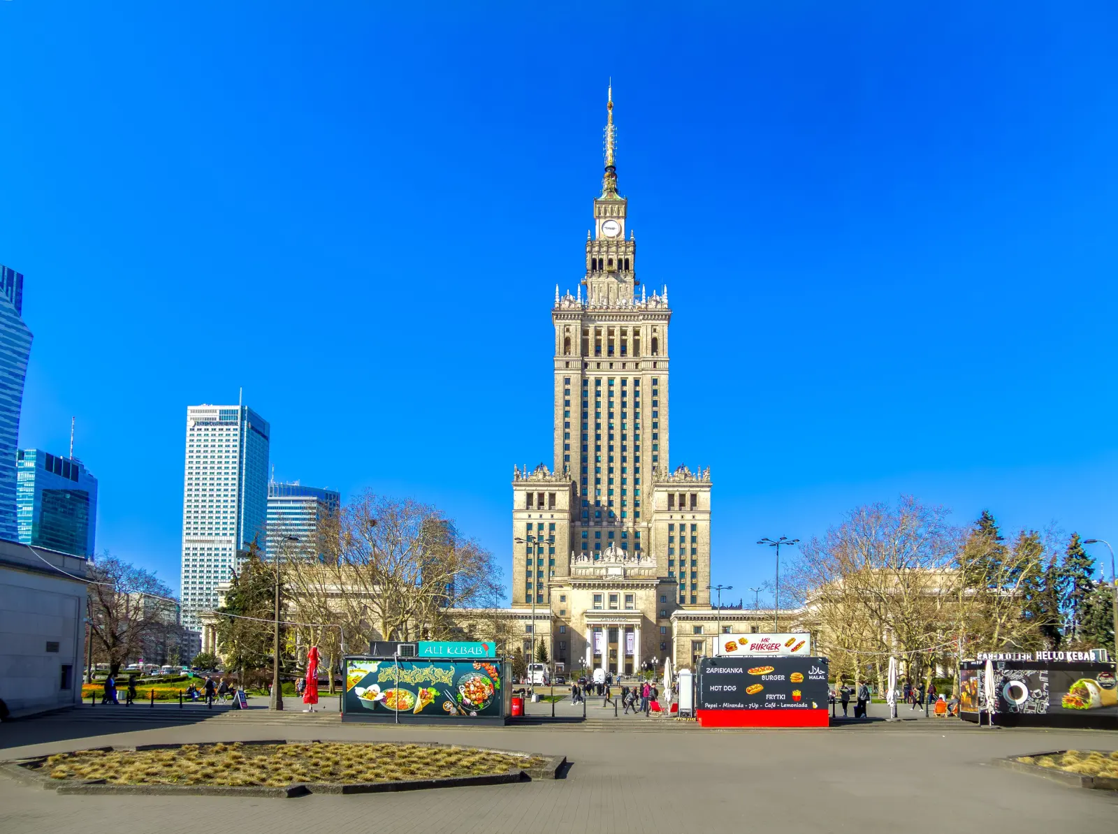 Pałac Kultury i Nauki w Warszawie na tle śródmiejskiej zabudowy